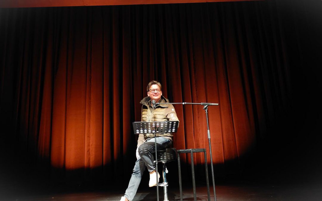 (…) Stefan Verhasselt hat das Publikum wieder restlos begeistert